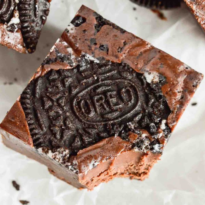 Easy Oreo Microwave Fudge takes 10 minutes to prep and tastes Unbelievable! Perfect for those chocolate cravings or as a homemade holiday gift idea.